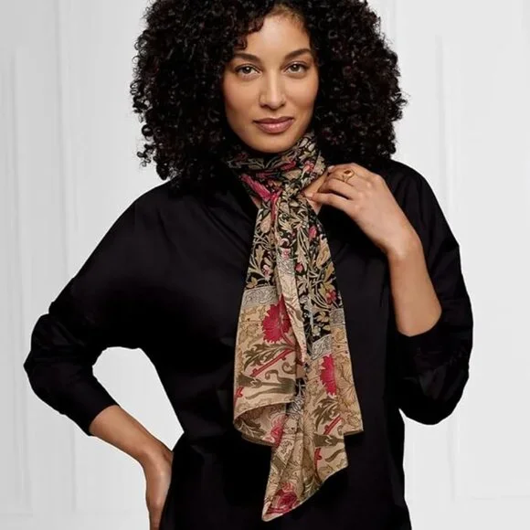 Metropolitan Museum of Art William Morris Silk Scarf "Compton" - Picture 12 of 12